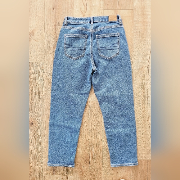 American Eaglr Stretch Curvy Mom Jean - Picture 5 of 7